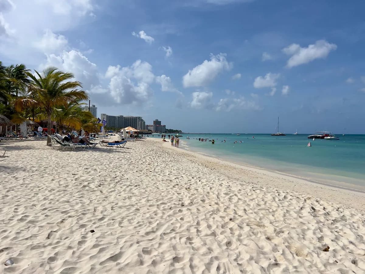 Eagle Beach vs Palm Beach: Which Aruba Base Fits You